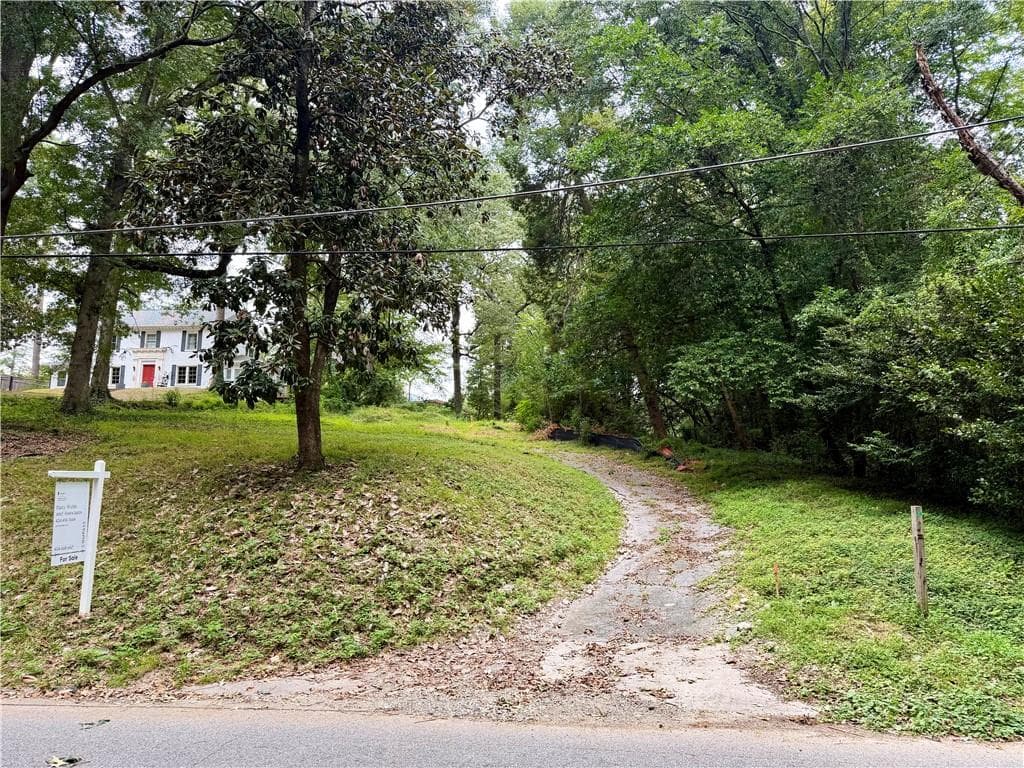 single family residence for sale at 320 Brentwood Drive, Atlanta, GA 30305 — photo 2