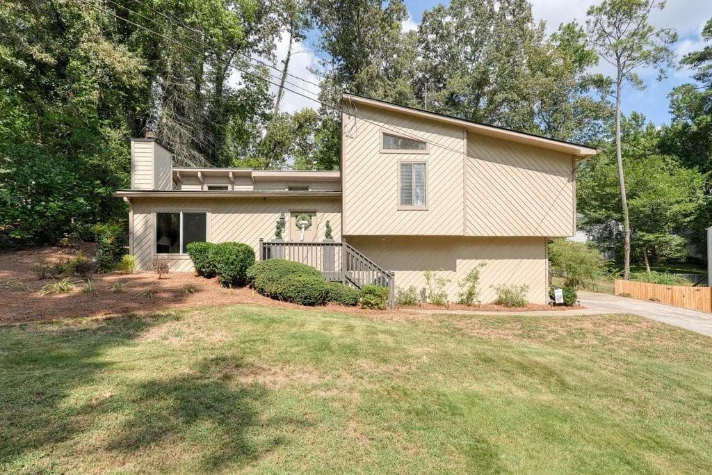 3 bedroom, 2 bathroom, 1,437 sq ft single family residence for sale at 1755 Jody Drive, Marietta, GA 30066 — photo 2
