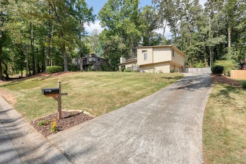 3 bedroom, 2 bathroom, 1,437 sq ft single family residence for sale at 1755 Jody Drive, Marietta, GA 30066 — photo 4