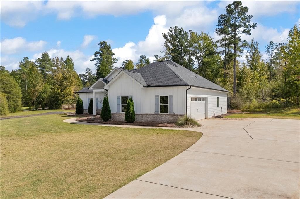 4 bedroom, 2 bathroom, 1,889 sq ft single family residence for sale at 1094 Mcleod Estates Drive, Monroe, GA 30655 — photo 5