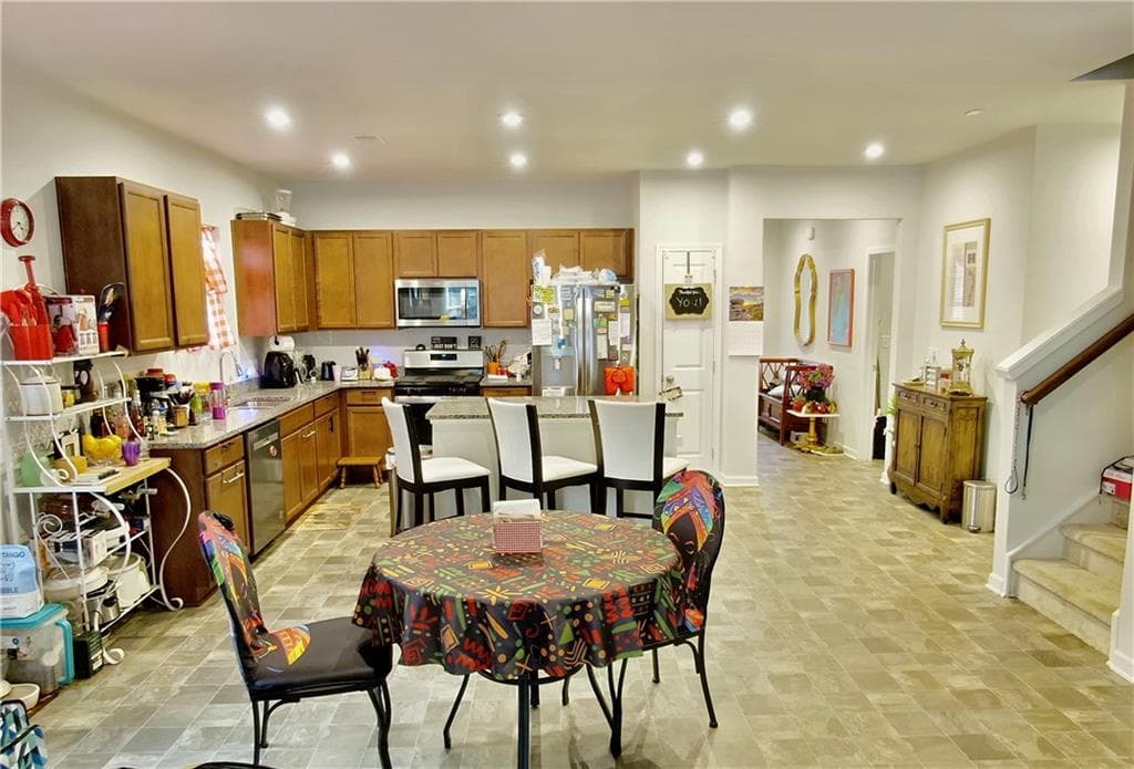 4 bedroom, 3 bathroom, 2,591 sq ft single family residence for sale at 129 Park Lane, Fairburn, GA 30213 — photo 5