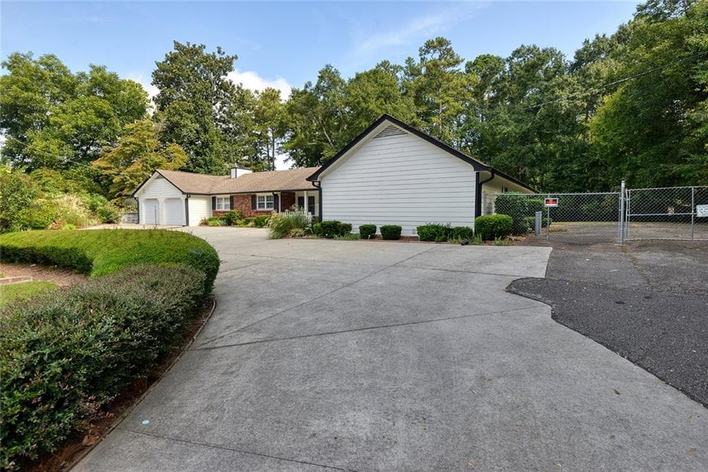 4 bedroom, 5 bathroom, 2,446 sq ft single family residence for sale at 3605 Shallowford Road, Marietta, GA 30062 — photo 5