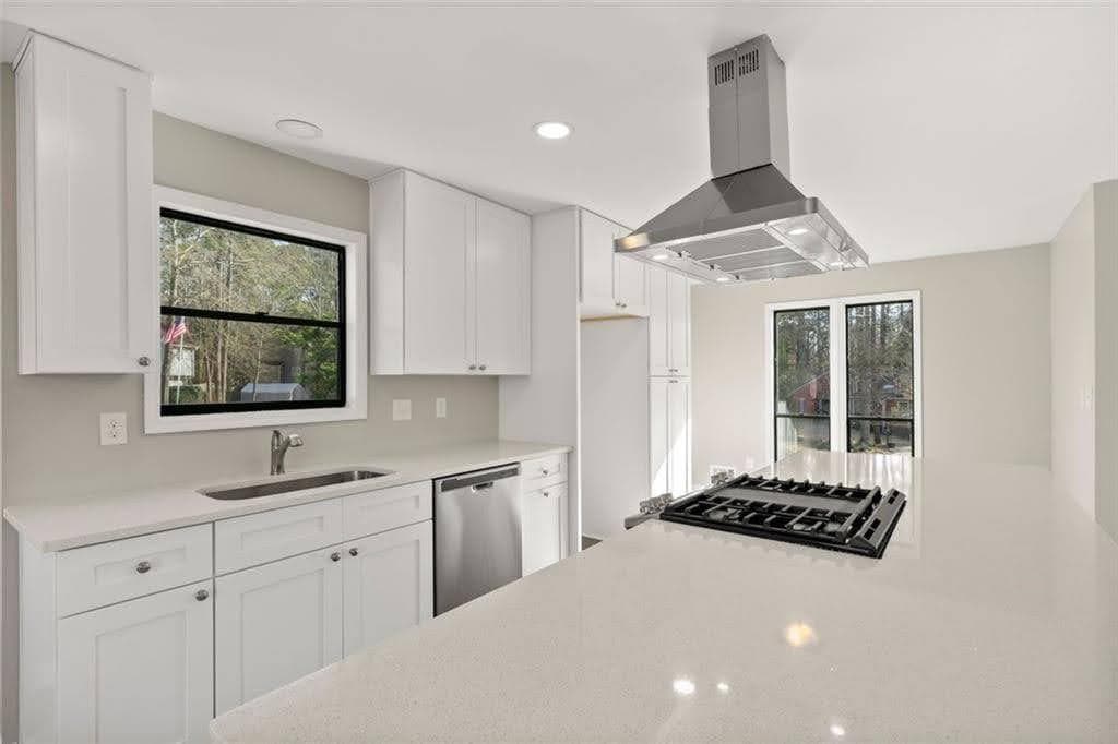 4 bedroom, 3 bathroom, 2,340 sq ft single family residence for sale at 2673 Deerfield Circle, Marietta, GA 30064 — photo 4
