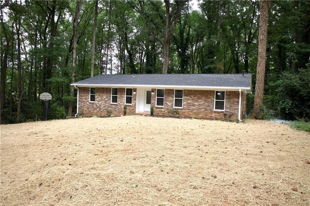 3 bedroom, 2 bathroom, 1,315 sq ft single family residence for sale at 3941 Canterbury Walk, Douglasville, GA 30135 — photo 2