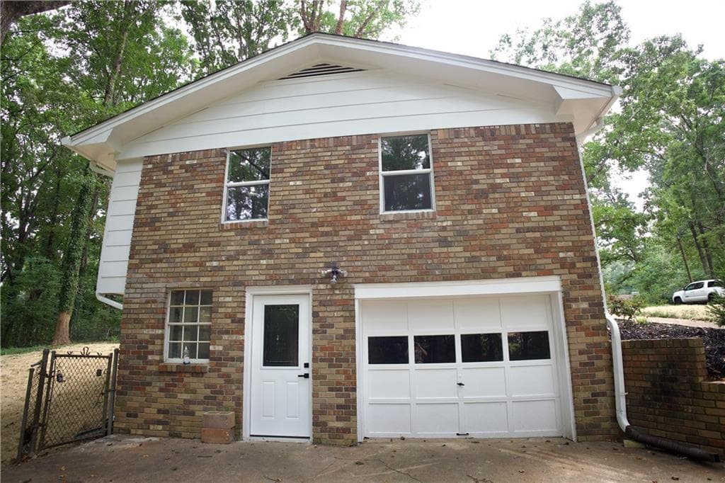 3 bedroom, 2 bathroom, 1,315 sq ft single family residence for sale at 3941 Canterbury Walk, Douglasville, GA 30135 — photo 4