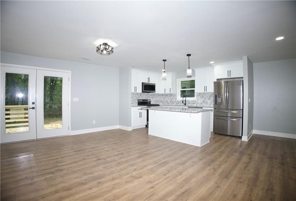 3 bedroom, 2 bathroom, 1,315 sq ft single family residence for sale at 3941 Canterbury Walk, Douglasville, GA 30135 — photo 5