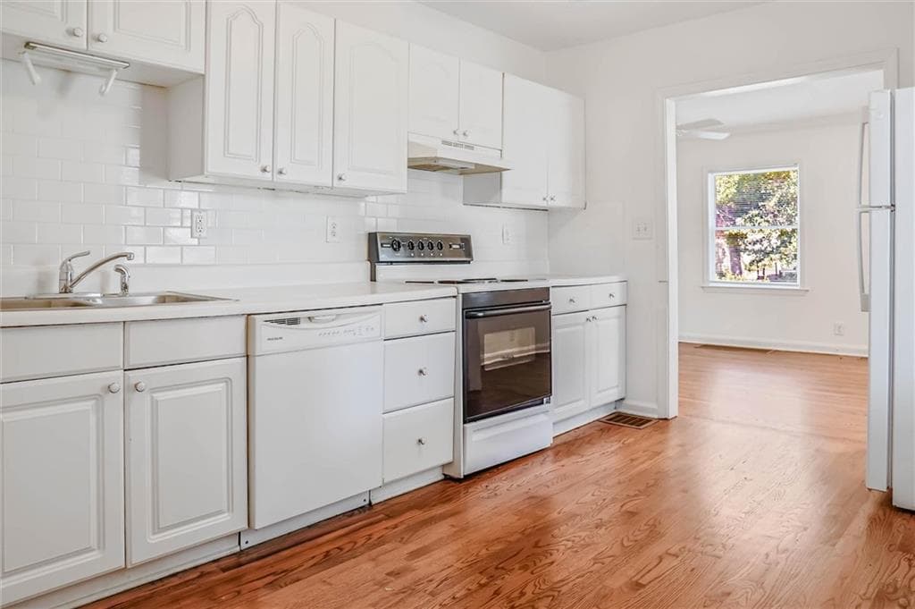 3 bedroom, 2 bathroom, 1,054 sq ft single family residence for sale at 1464 Hawthorne Avenue, Atlanta, GA 30309 — photo 3