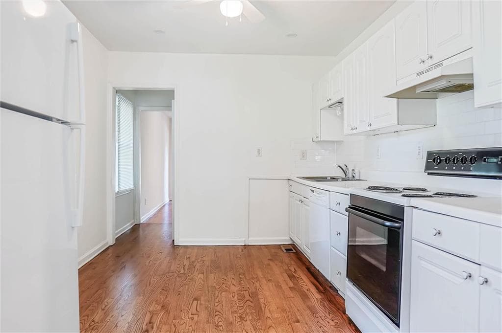 3 bedroom, 2 bathroom, 1,054 sq ft single family residence for sale at 1464 Hawthorne Avenue, Atlanta, GA 30309 — photo 4