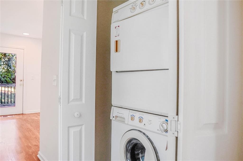 3 bedroom, 2 bathroom, 1,054 sq ft single family residence for sale at 1464 Hawthorne Avenue, Atlanta, GA 30309 — photo 5