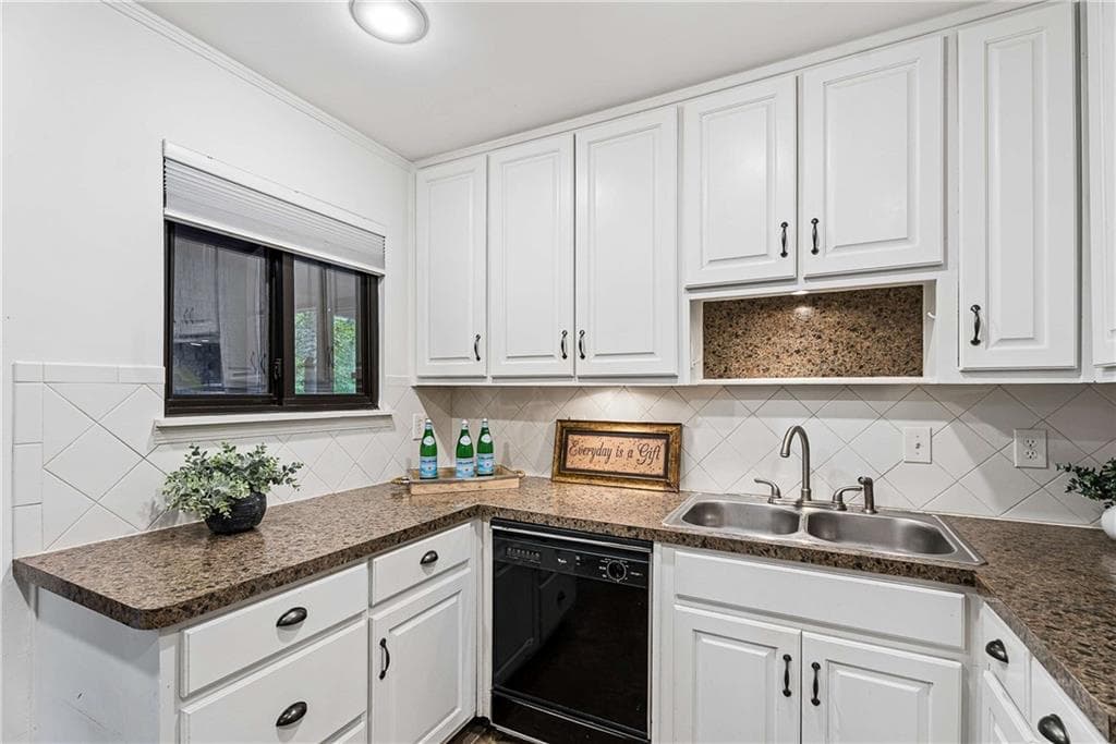 3 bedroom, 2 bathroom, 1,455 sq ft single family residence for sale at 1611 Northlake Springs Court, Decatur, GA 30033 — photo 9