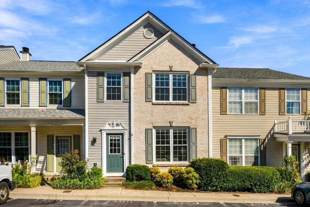 3 bedroom, 3 bathroom, 1,370 sq ft townhouse for sale at 1170 Kilmington Court, Alpharetta, GA 30009 — photo 2