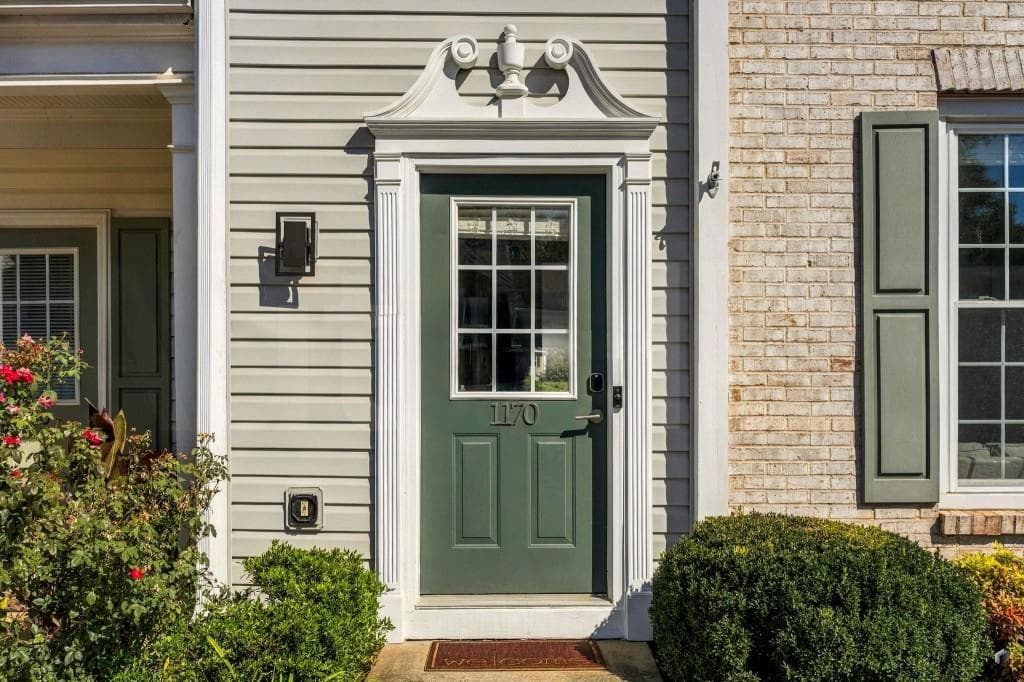 3 bedroom, 3 bathroom, 1,370 sq ft townhouse for sale at 1170 Kilmington Court, Alpharetta, GA 30009 — photo 3