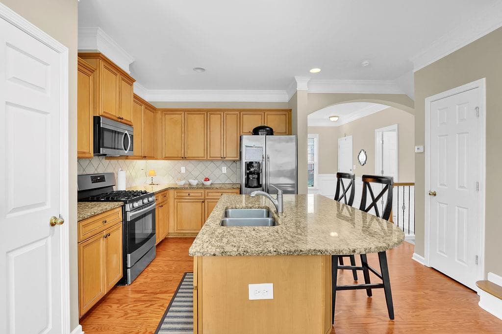 4 bedroom, 4 bathroom, 1,920 sq ft townhouse for sale at 11030 Skyway Drive, Johns Creek, GA 30097 — photo 4