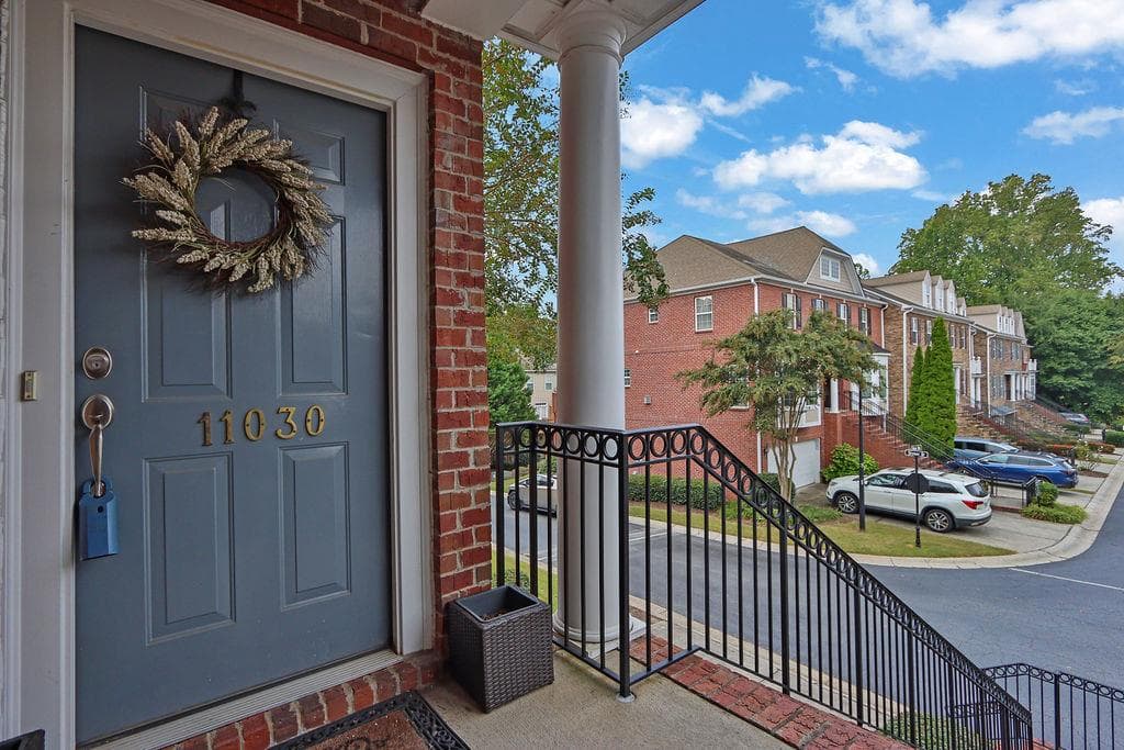 4 bedroom, 4 bathroom, 1,920 sq ft townhouse for sale at 11030 Skyway Drive, Johns Creek, GA 30097 — photo 8