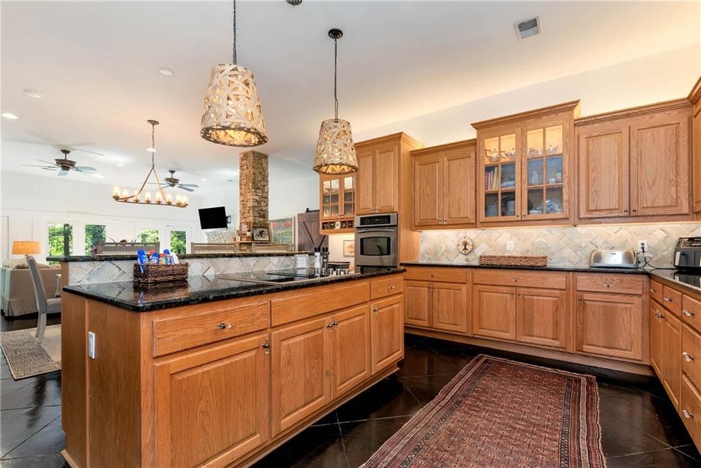 3 bedroom, 3 bathroom, 3,237 sq ft single family residence for sale at 6319 Lakeview Drive, Buford, GA 30518 — photo 7