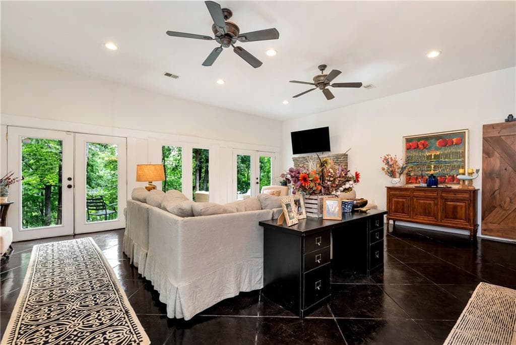 3 bedroom, 3 bathroom, 3,237 sq ft single family residence for sale at 6319 Lakeview Drive, Buford, GA 30518 — photo 10