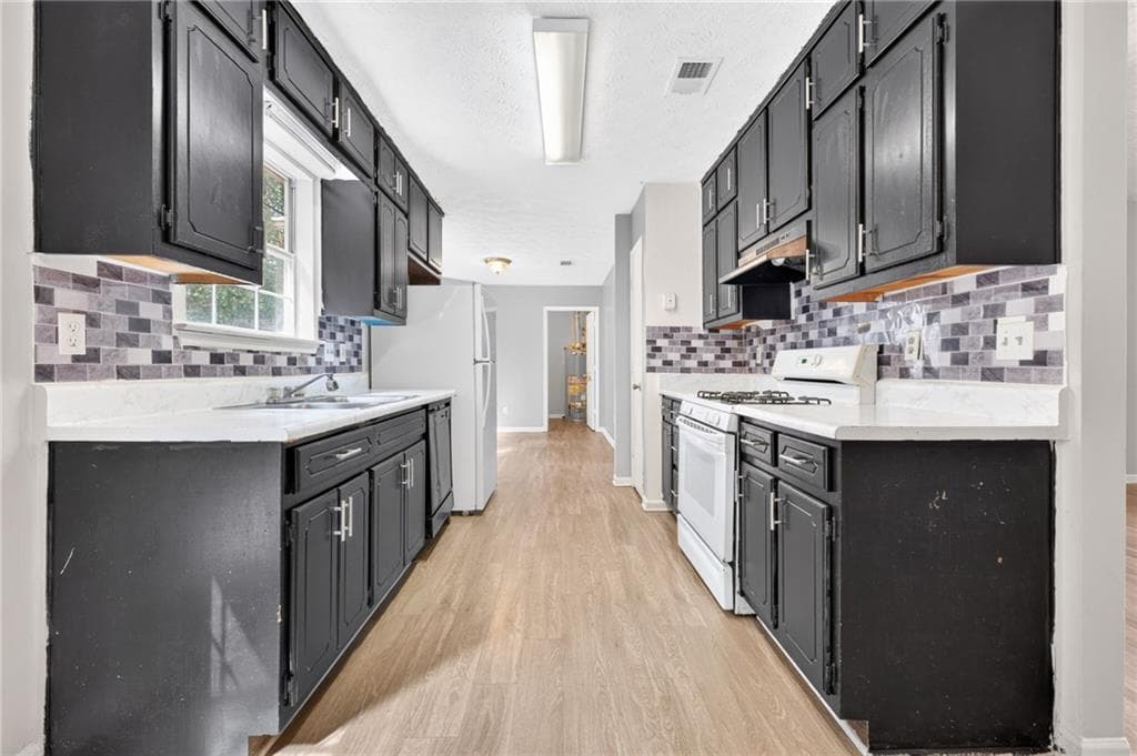 3 bedroom, 2 bathroom, 1,800 sq ft single family residence for sale at 6169 Fay Court, Rex, GA 30273 — photo 3