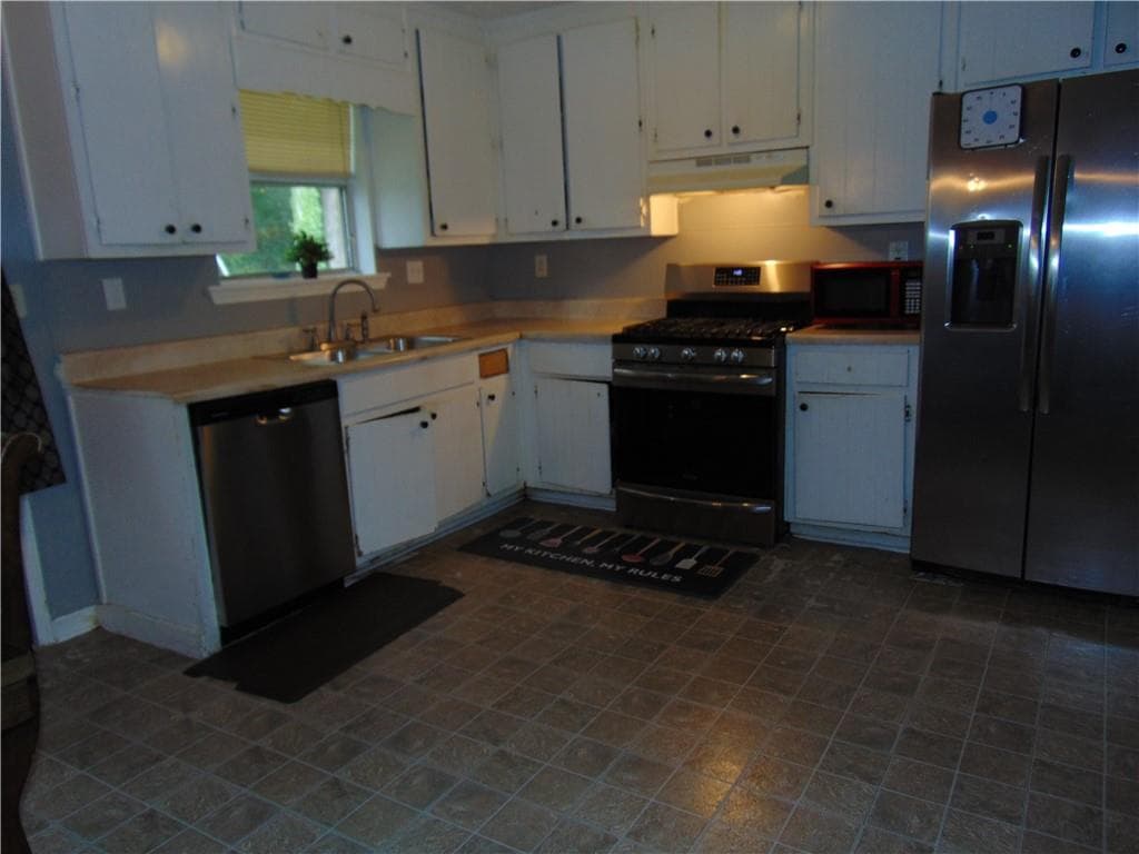 3 bedroom, 2 bathroom, 1,452 sq ft single family residence for sale at 1187 Mannbrook Drive, Stone Mountain, GA 30083 — photo 5