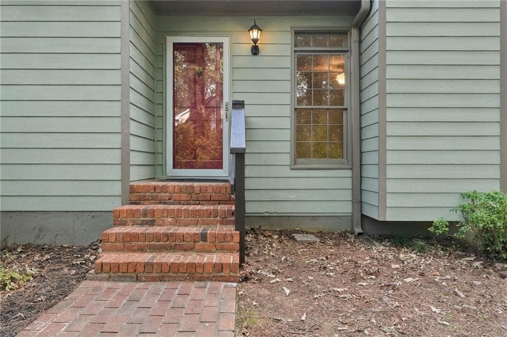 3 bedroom, 2 bathroom, 1,806 sq ft single family residence for sale at 2806 Brookwest Drive, Marietta, GA 30064 — photo 2