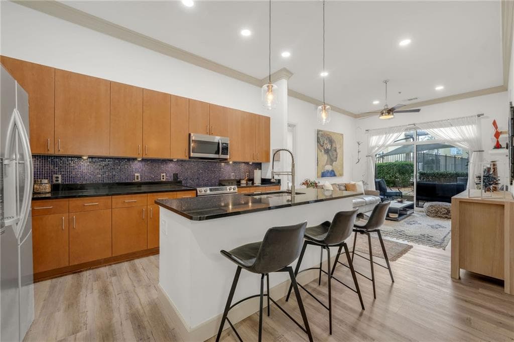 2 bedroom, 2 bathroom, 1,061 sq ft condominium for sale at 711 Cosmopolitan Drive 150, Atlanta, GA 30324 — photo 3