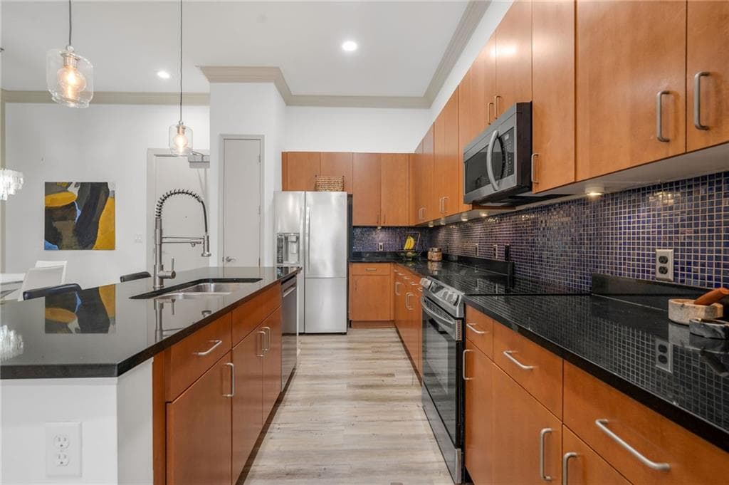 2 bedroom, 2 bathroom, 1,061 sq ft condominium for sale at 711 Cosmopolitan Drive 150, Atlanta, GA 30324 — photo 4