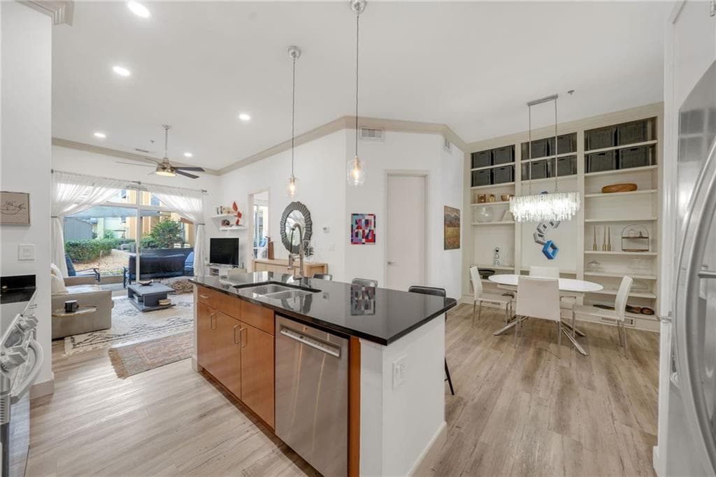 2 bedroom, 2 bathroom, 1,061 sq ft condominium for sale at 711 Cosmopolitan Drive 150, Atlanta, GA 30324 — photo 2