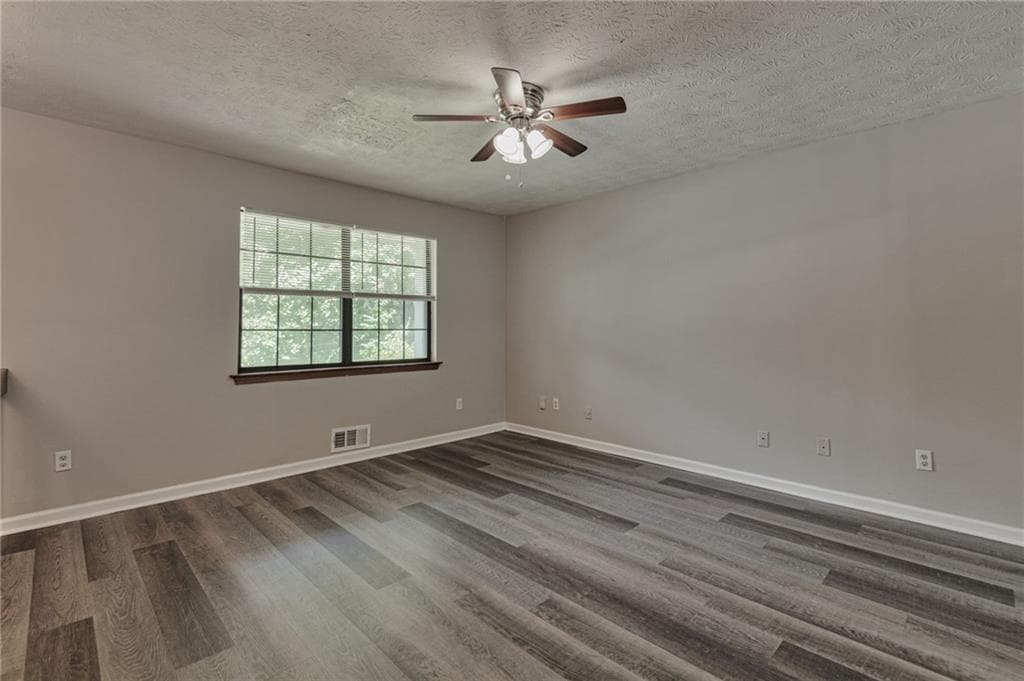 6 bedroom, 3 bathroom, 2,734 sq ft single family residence for sale at 5322 Scarbrough Round, Stone Mountain, GA 30088 — photo 4