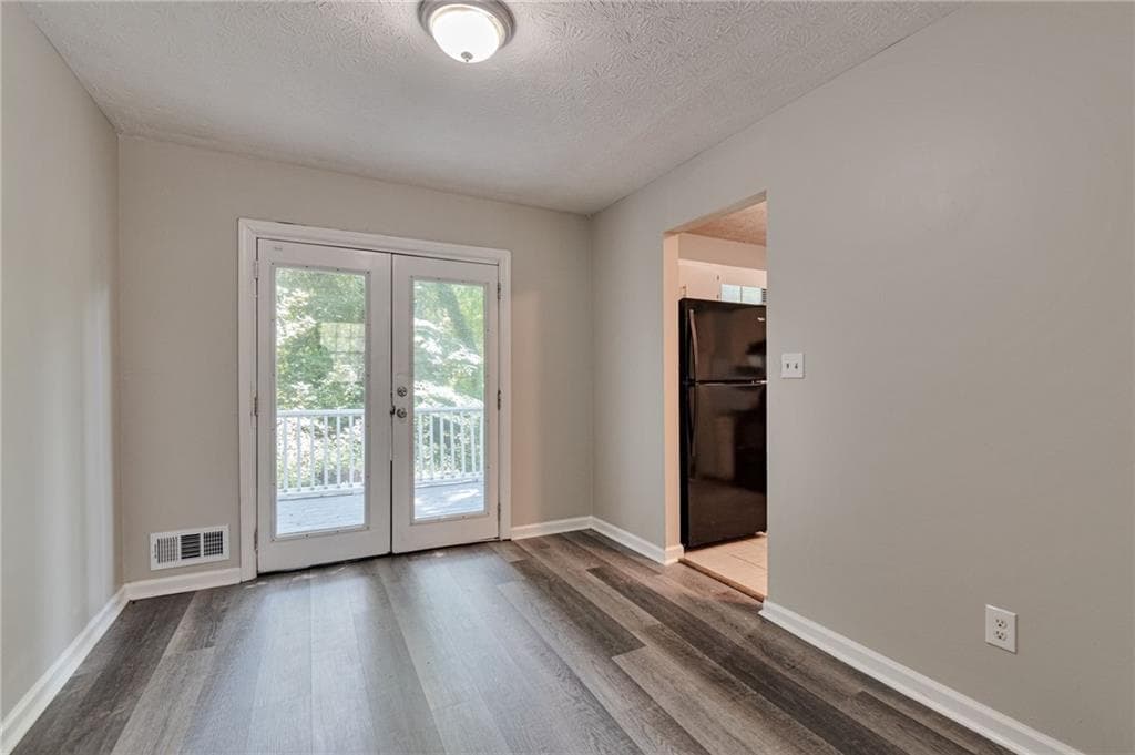 6 bedroom, 3 bathroom, 2,734 sq ft single family residence for sale at 5322 Scarbrough Round, Stone Mountain, GA 30088 — photo 6