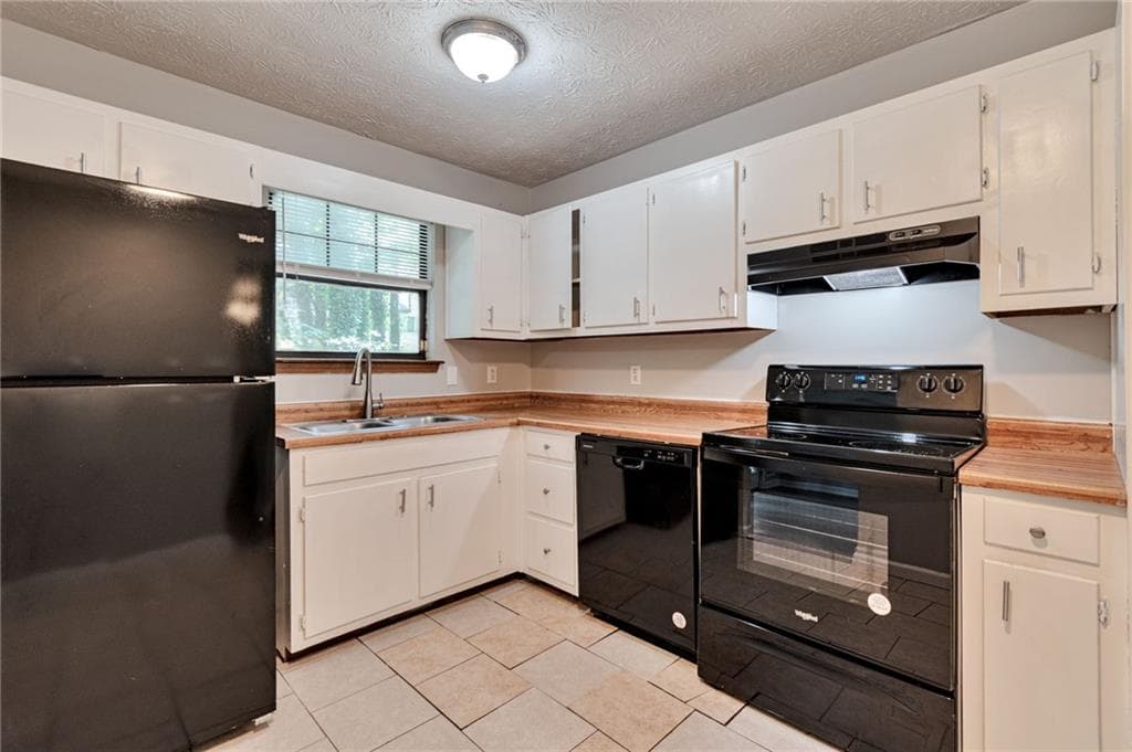 6 bedroom, 3 bathroom, 2,734 sq ft single family residence for sale at 5322 Scarbrough Round, Stone Mountain, GA 30088 — photo 8