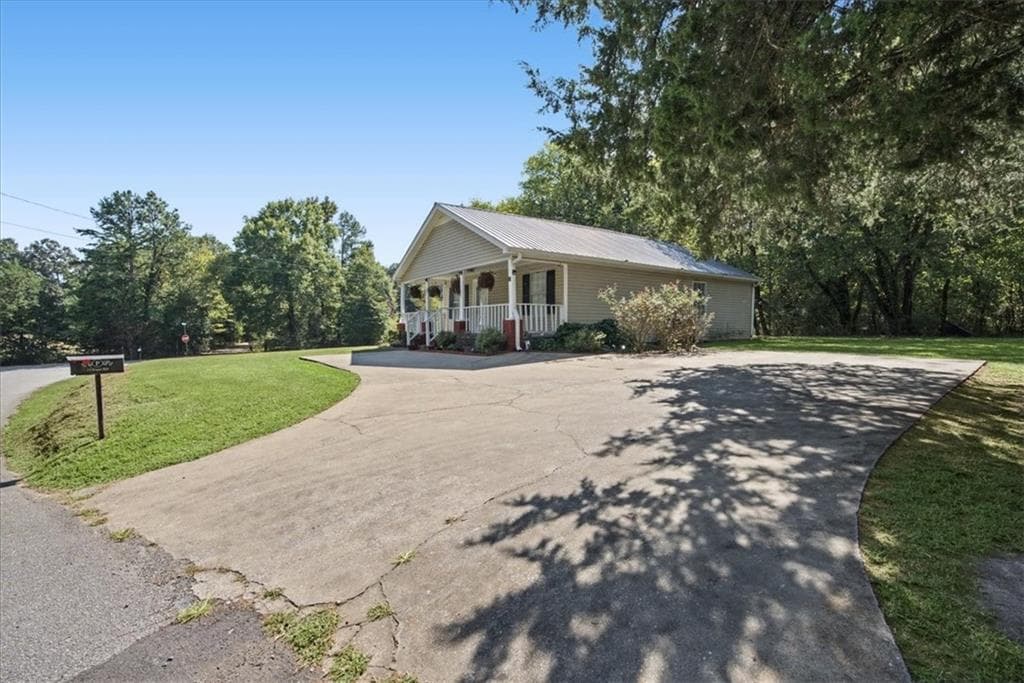 2 bedroom, 1 bathroom, 1,008 sq ft single family residence for sale at 15 Roper Road, Aragon, GA 30104 — photo 3