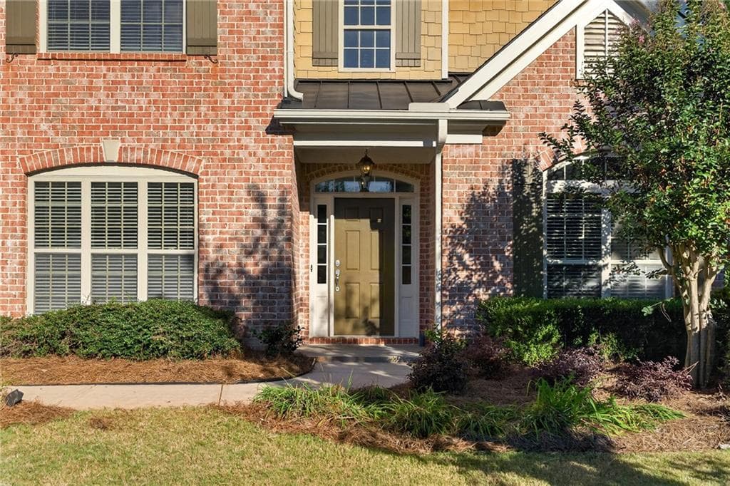 5 bedroom, 4 bathroom, 3,648 sq ft single family residence for sale at 2035 Manor View, Cumming, GA 30041 — photo 3