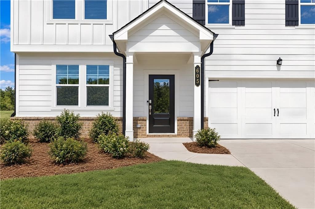 4 bedroom, 4 bathroom, 2,522 sq ft single family residence for sale at 605 Mabry Creek Lane, Jackson, GA 30233 — photo 2