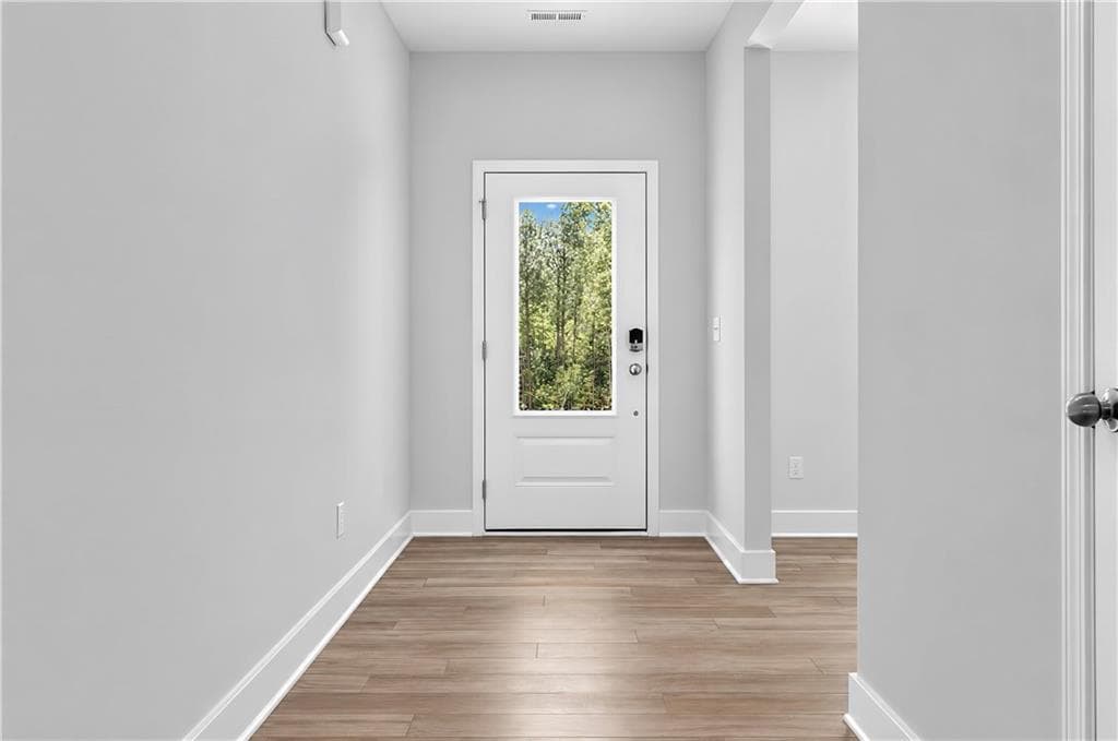 4 bedroom, 4 bathroom, 2,522 sq ft single family residence for sale at 605 Mabry Creek Lane, Jackson, GA 30233 — photo 4