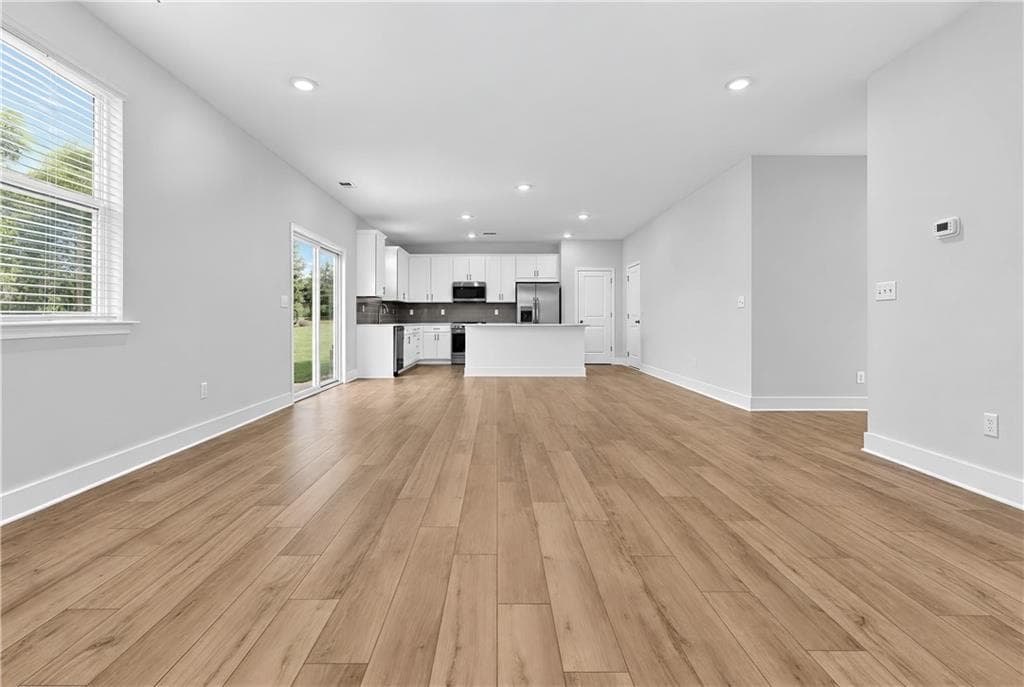 4 bedroom, 4 bathroom, 2,522 sq ft single family residence for sale at 605 Mabry Creek Lane, Jackson, GA 30233 — photo 6