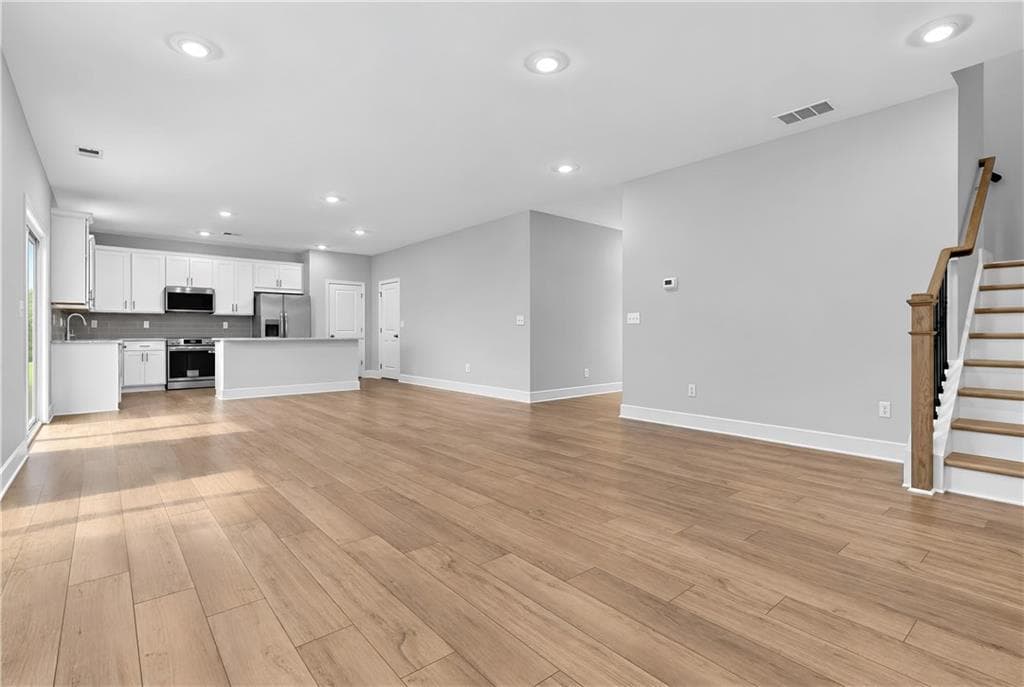 4 bedroom, 4 bathroom, 2,522 sq ft single family residence for sale at 605 Mabry Creek Lane, Jackson, GA 30233 — photo 7
