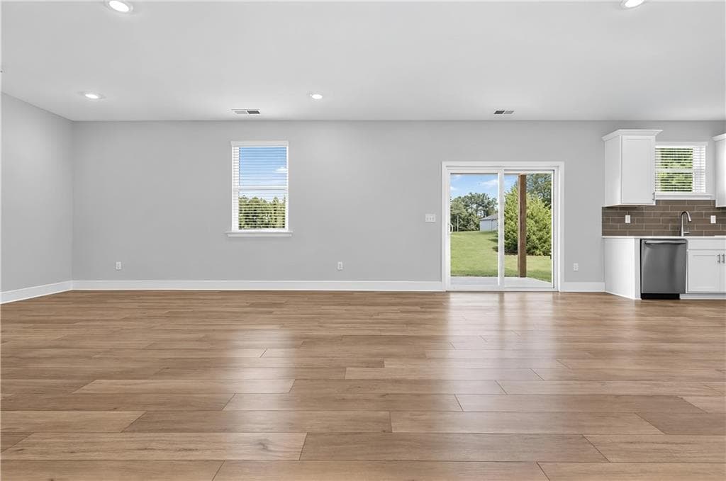 4 bedroom, 4 bathroom, 2,522 sq ft single family residence for sale at 605 Mabry Creek Lane, Jackson, GA 30233 — photo 8