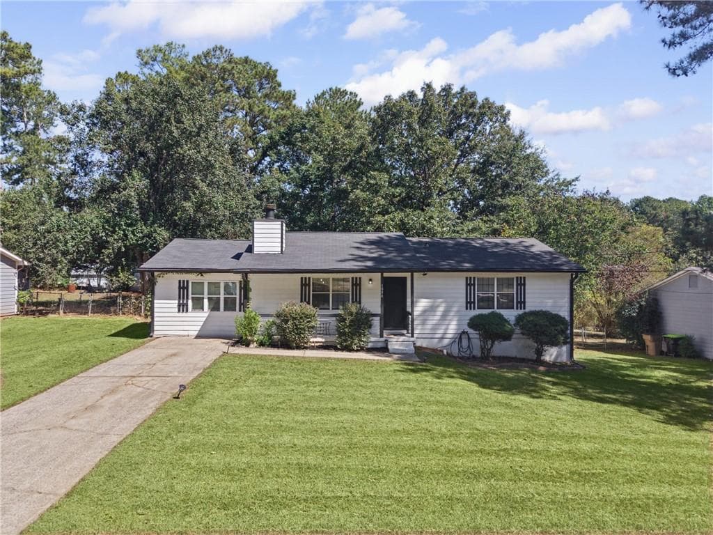 4 bedroom, 2 bathroom, 1,176 sq ft home for sale at 1096 Greendale Lane, Jonesboro, GA