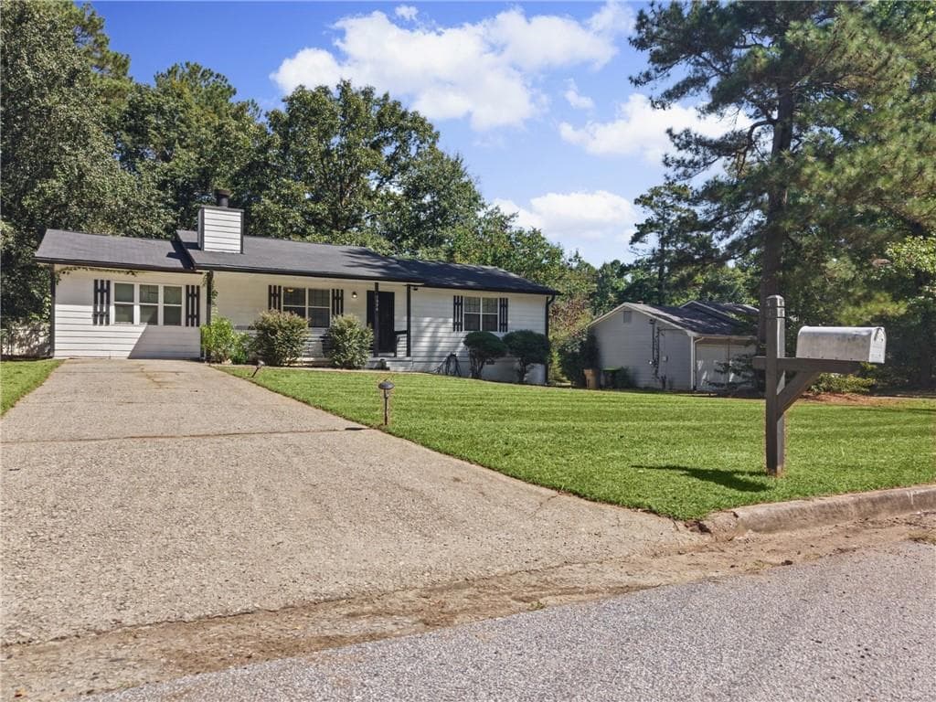 4 bedroom, 2 bathroom, 1,176 sq ft single family residence for sale at 1096 Greendale Lane, Jonesboro, GA 30238 — photo 2