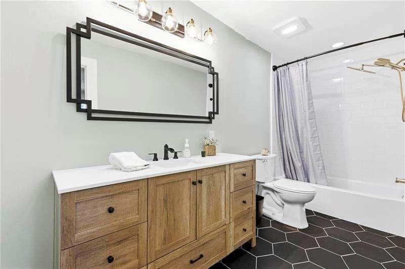 3 bedroom, 2 bathroom, 1,052 sq ft single family residence for sale at 2158 Wingate Street, Atlanta, GA 30310 — photo 9