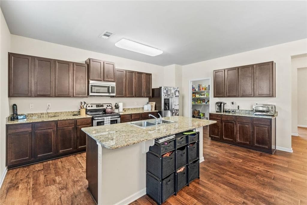 4 bedroom, 3 bathroom, 2,934 sq ft single family residence for sale at 3111 Boxwood Crossing, Gainesville, GA 30507 — photo 2