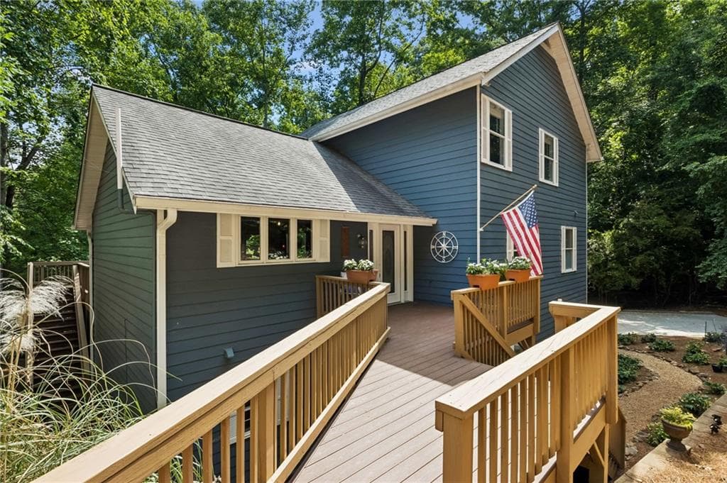 4 bedroom, 3 bathroom, 3,604 sq ft single family residence for sale at 3452 Point View Circle, Gainesville, GA 30506 — photo 2
