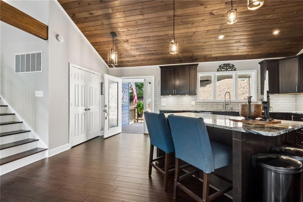 4 bedroom, 3 bathroom, 3,604 sq ft single family residence for sale at 3452 Point View Circle, Gainesville, GA 30506 — photo 3