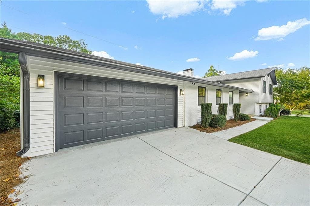 3 bedroom, 3 bathroom, 2,558 sq ft single family residence for sale at 6628 Cherry Tree Lane, Sandy Springs, GA 30328 — photo 2