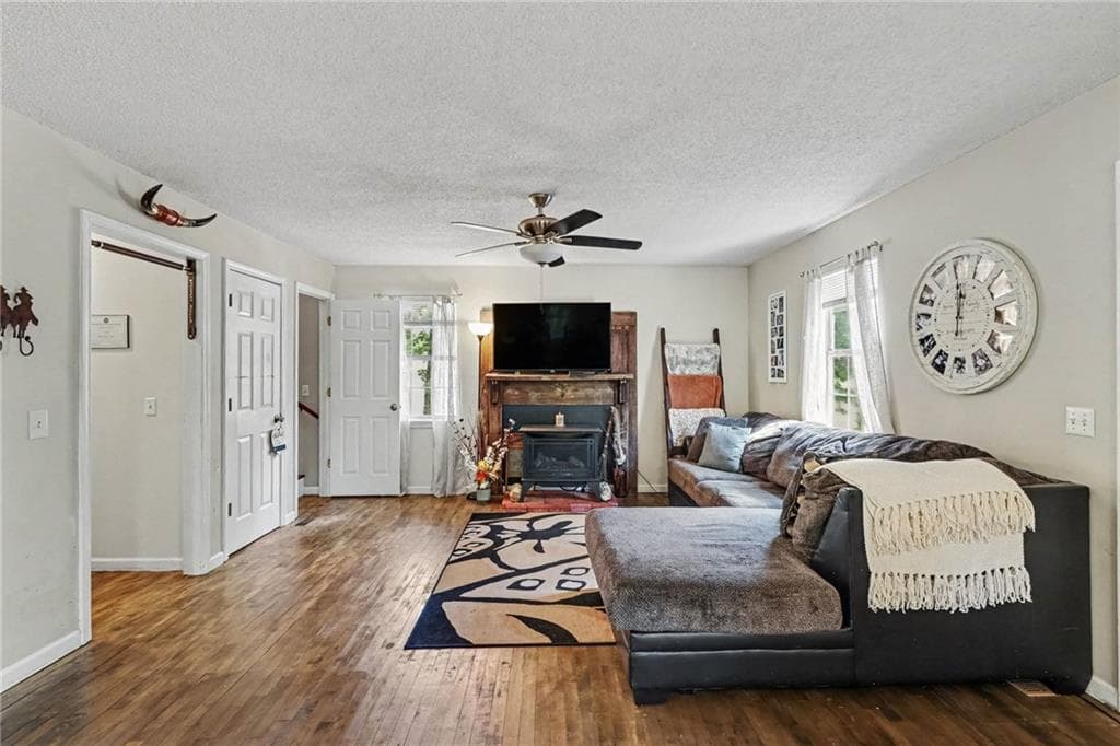 2 bedroom, 2 bathroom, 1,152 sq ft single family residence for sale at 641 Johnson Road SE, Adairsville, GA 30103 — photo 2