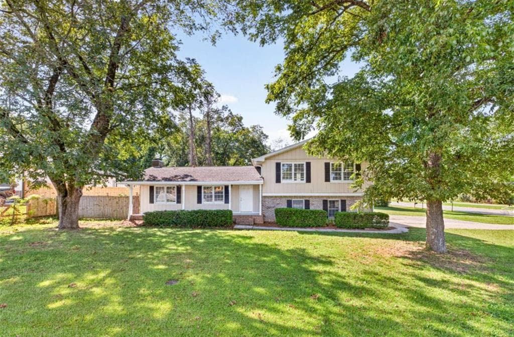 3 bedroom, 2 bathroom, 1,438 sq ft single family residence for sale at 1021 GRAYSON Highway, Lawrenceville, GA 30046 — photo 3