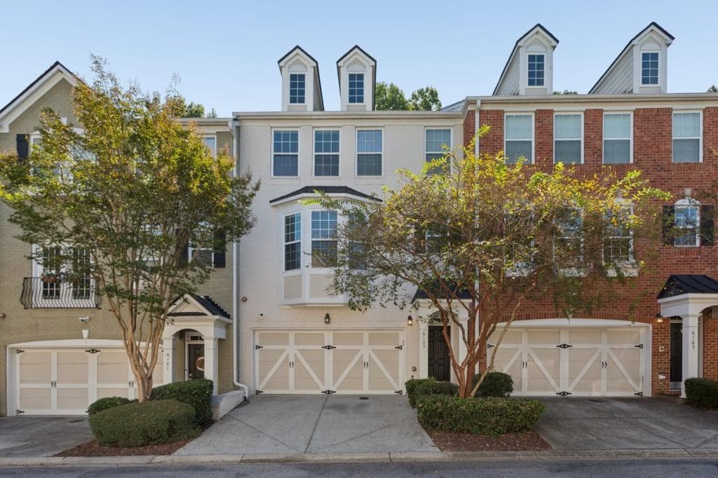 3 bedroom, 4 bathroom, 2,538 sq ft townhouse for sale at 6183 Indian Wood Circle, Mableton, GA 30126 — photo 1 of 42