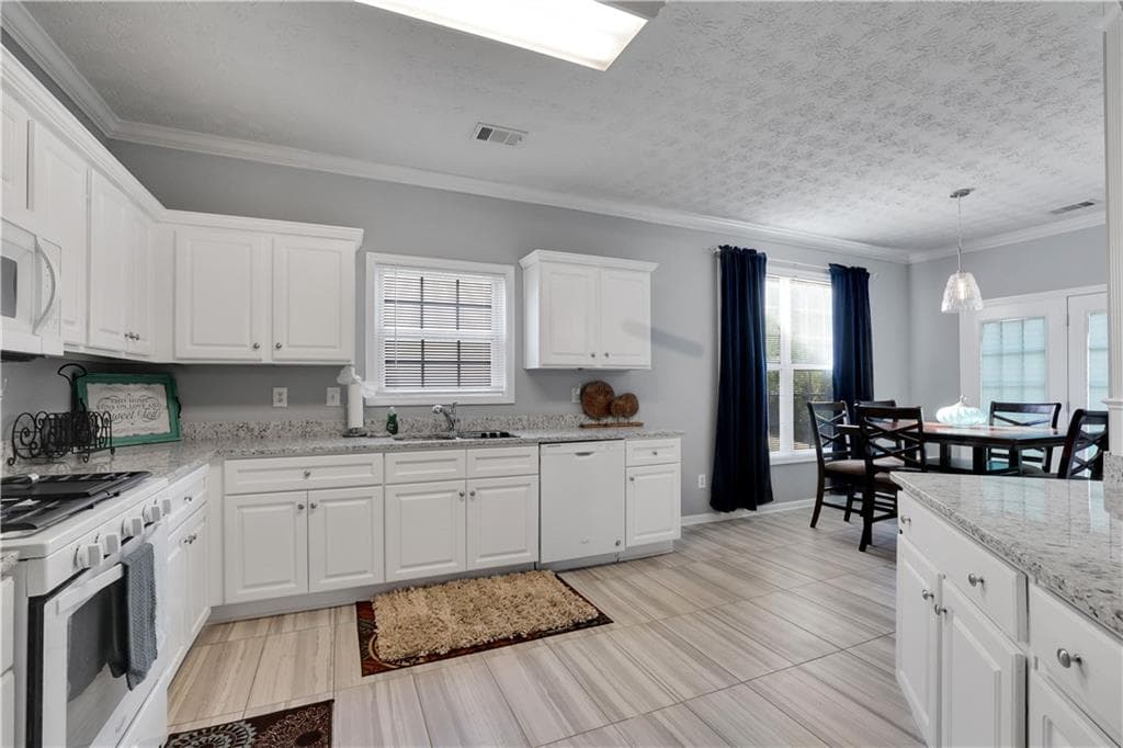 4 bedroom, 3 bathroom, 2,628 sq ft single family residence for rent at 1240 Everwood Drive, Marietta, GA 30008 for $2,695 a month — photo 8