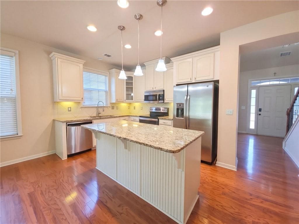 3 bedroom, 3 bathroom, 2,368 sq ft single family residence for sale at 3955 Village Estates Court, Cumming, GA 30040 — photo 6