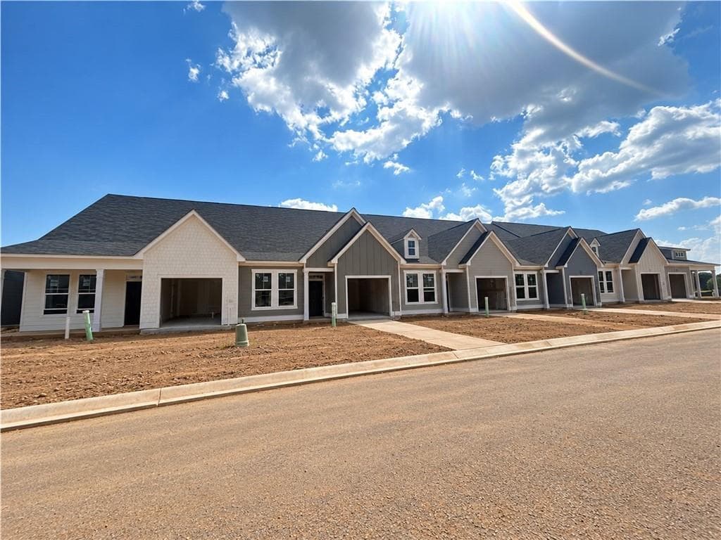 2 bedroom, 2 bathroom, 1,627 sq ft townhouse for sale at 108 Harmony Circle, Cartersville, GA 30120 — photo 2