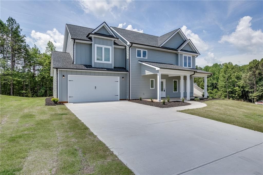 4 bedroom, 3 bathroom, 2,201 sq ft single family residence for sale at 137 Boulder Drive, Toccoa, GA 30577 — photo 2